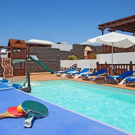 Playa Blanca Sleeps 12 With Pool Air Con And Wifi Villa