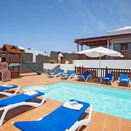 Villa Playa Blanca Sleeps 12 With Pool Air Con And Wifi Playa Blanca (Lanzarote)
